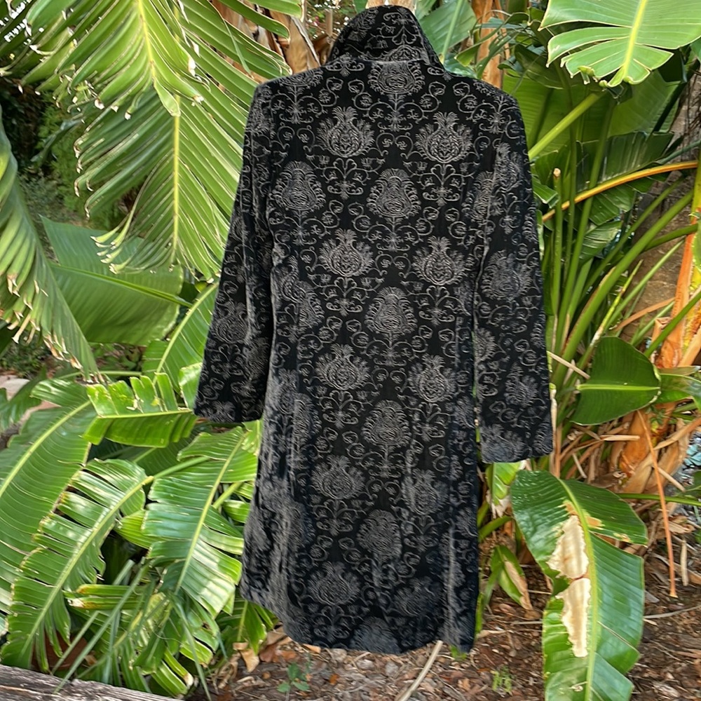 Aris , a burnout, silk velvet tapestry jacket or opera coat with jeweled buttons - Picture 7 of 10